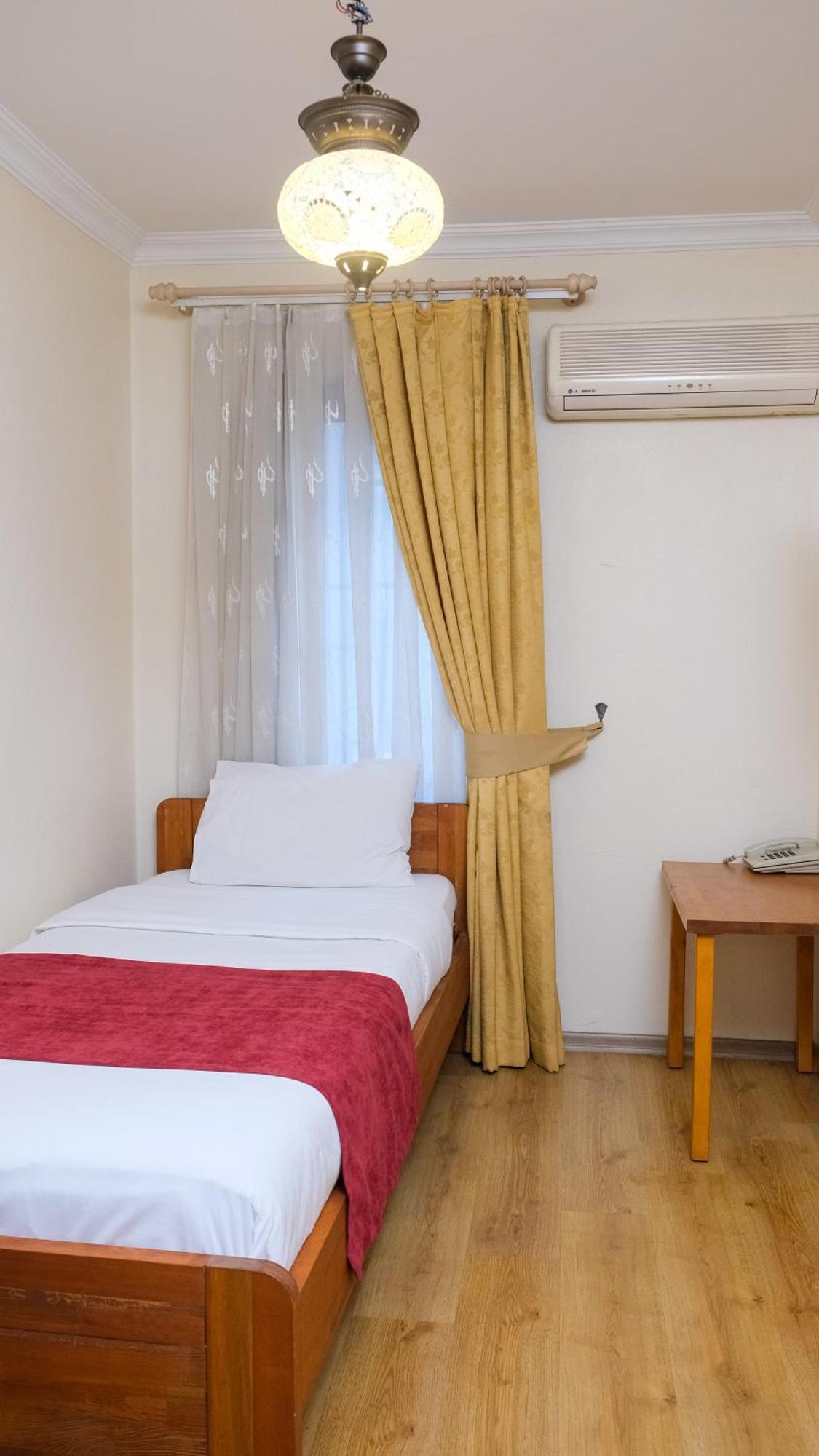 Istanbul Irish Hotel Buitenkant foto